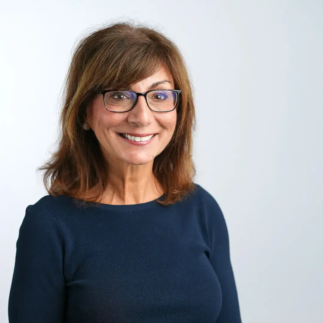 Headshot of Louise Hoelker